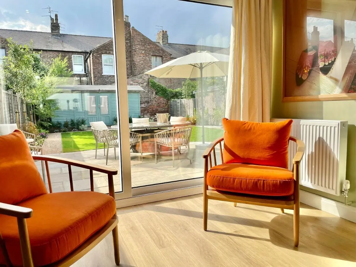 Central Townhouse With Free Off Road Parking And Garden York Storbritannien