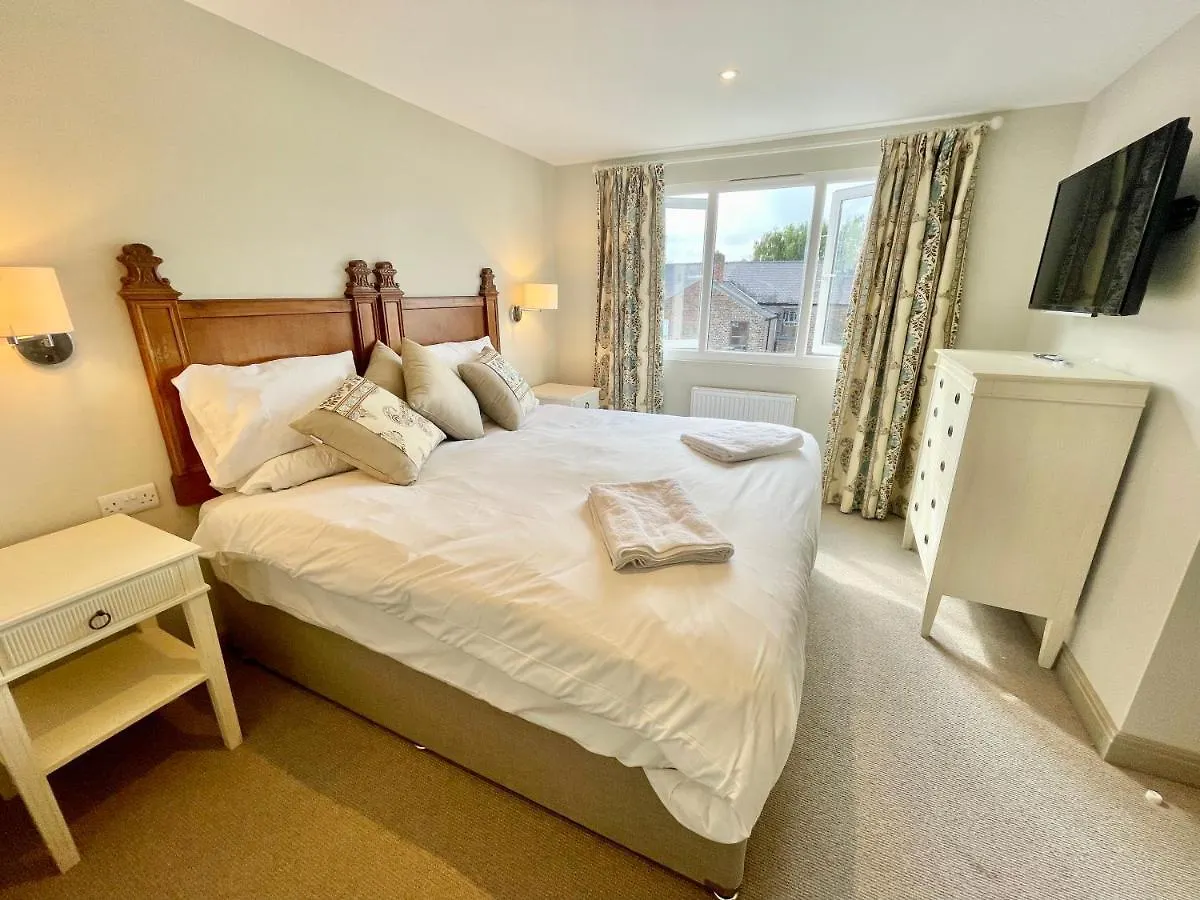 Feriehus Central Townhouse With Free Off Road Parking And Garden York