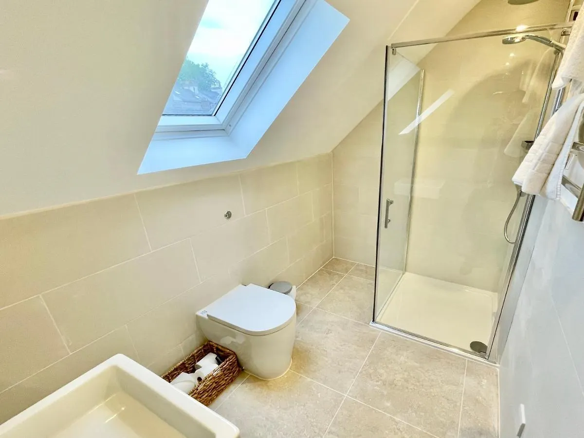 Central Townhouse With Free Off Road Parking And Garden York